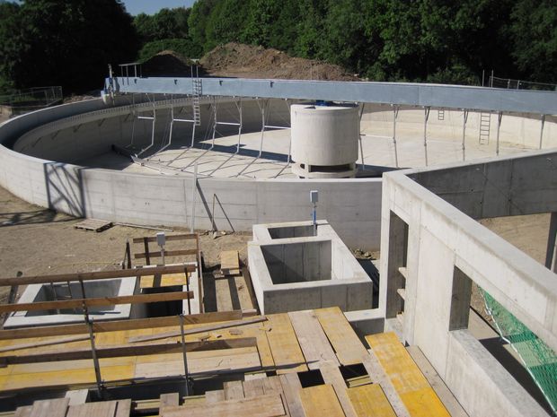 Rohbau des Sedimentationsbeckens.